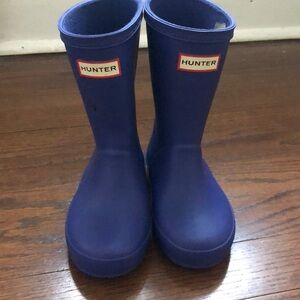 Cobalt blue Hunter rain boots size 9 kids